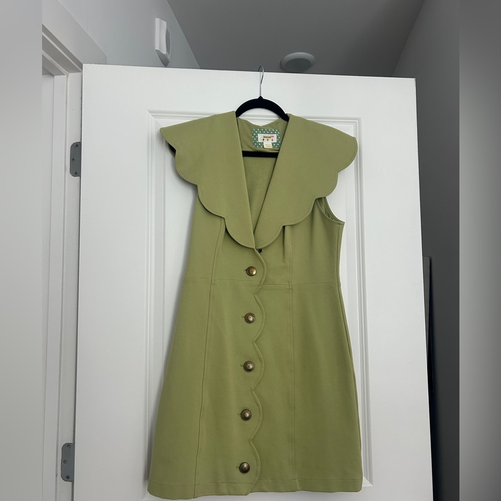 Green Scallop Collar Button-Front Dress